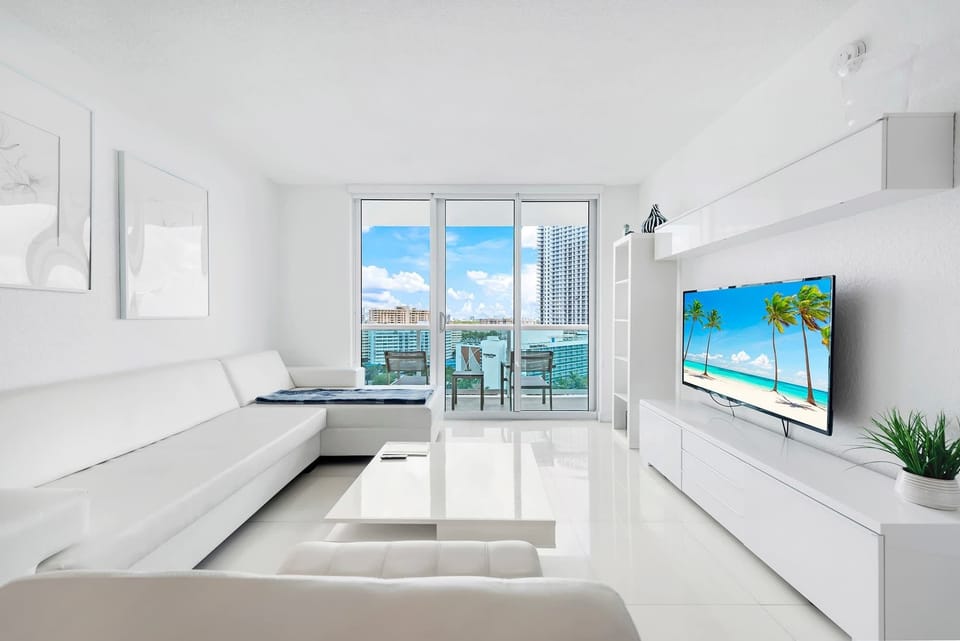 Living room &  Balcony + Desk for work + 500+Mbps Wifi
