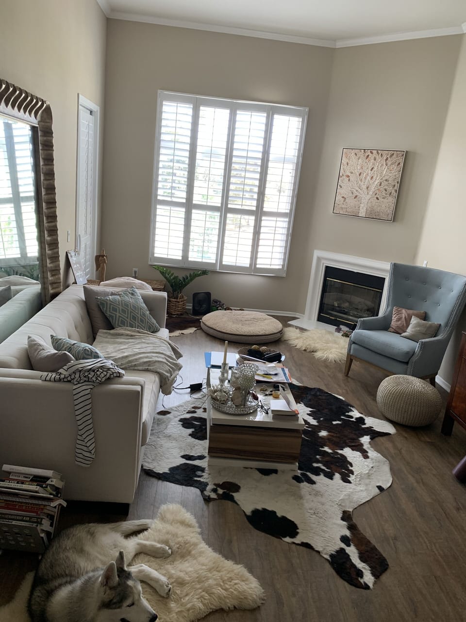 Living room with fireplace, Tv, small couch and balcony
