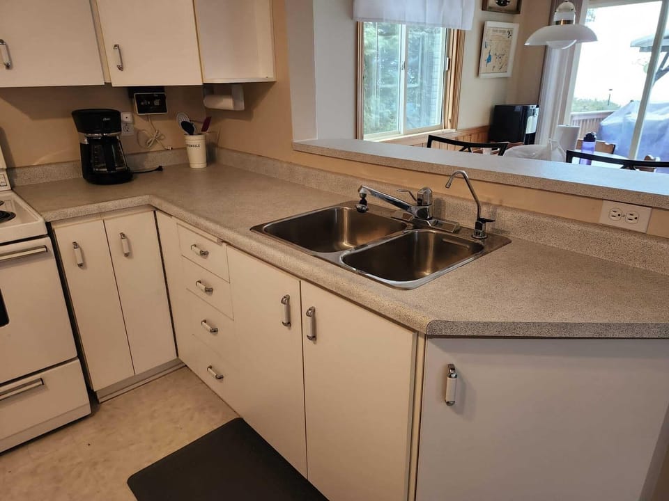 full kitchen 3