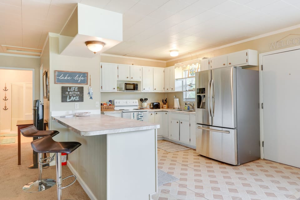 Kitchen | Outdoor Dining Areas | Pets Welcome | Free WiFi