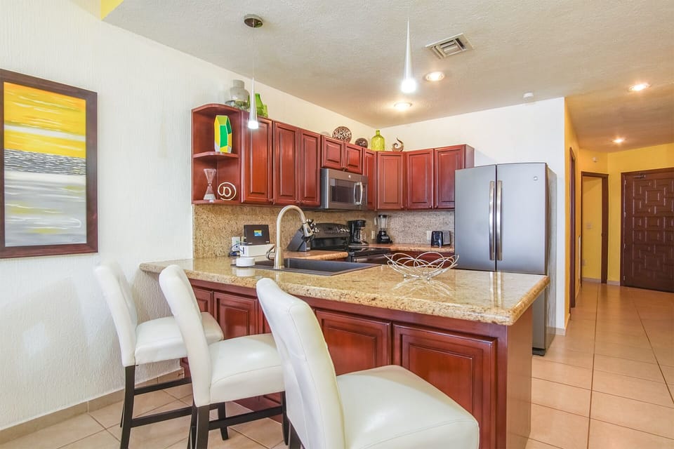 Extra seating option at the marbled countertop of the kitchen