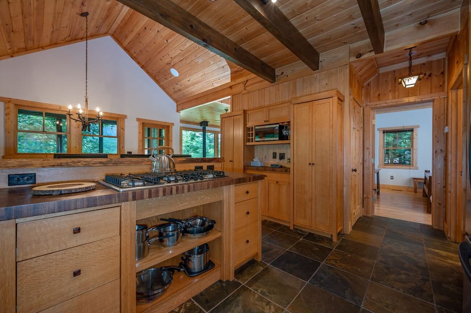 Kitchen is equipped with a Gas Cooktop