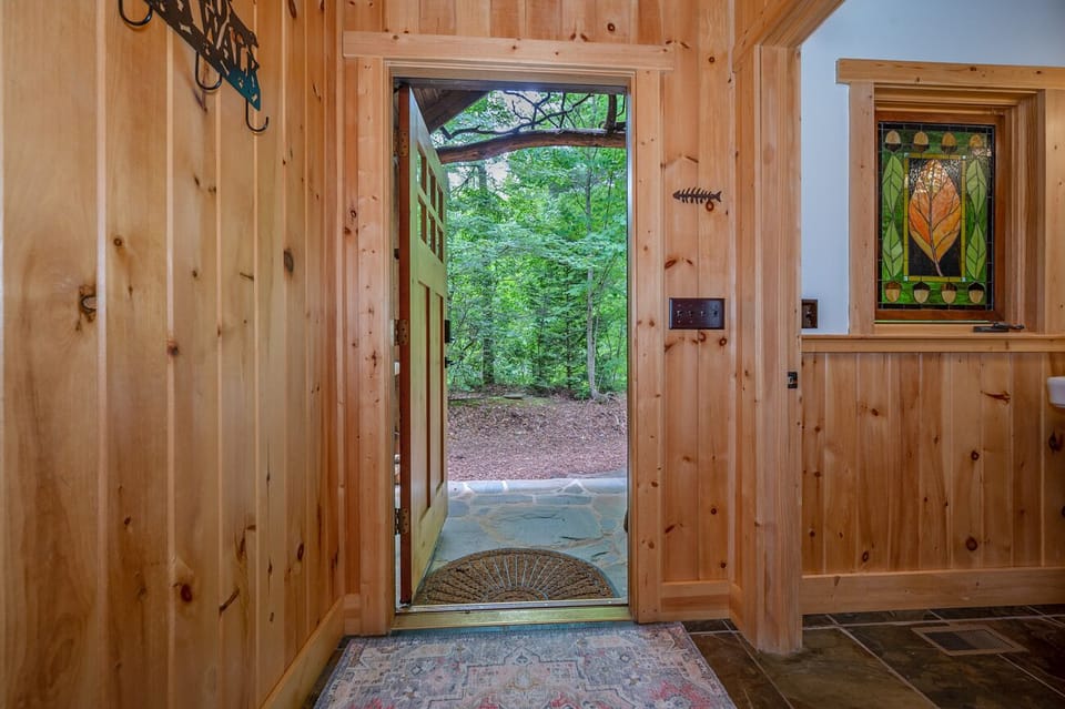 Please Come In!
