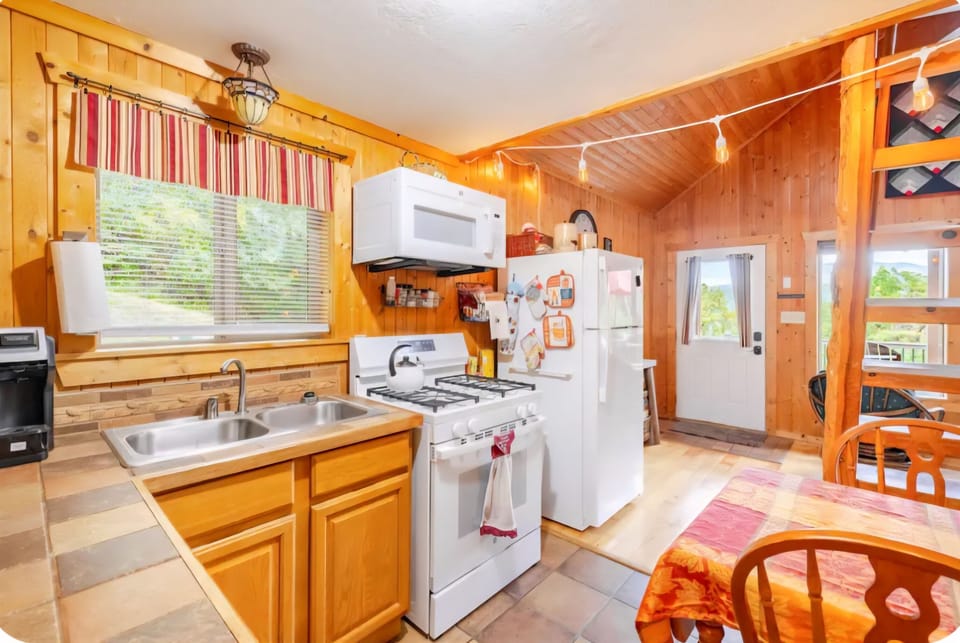 Fully Stocked kitchen