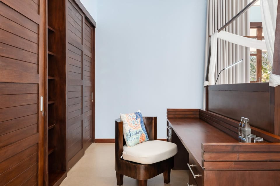 Ban Laem Set-Beachfront-4 Bedrooms (2984)