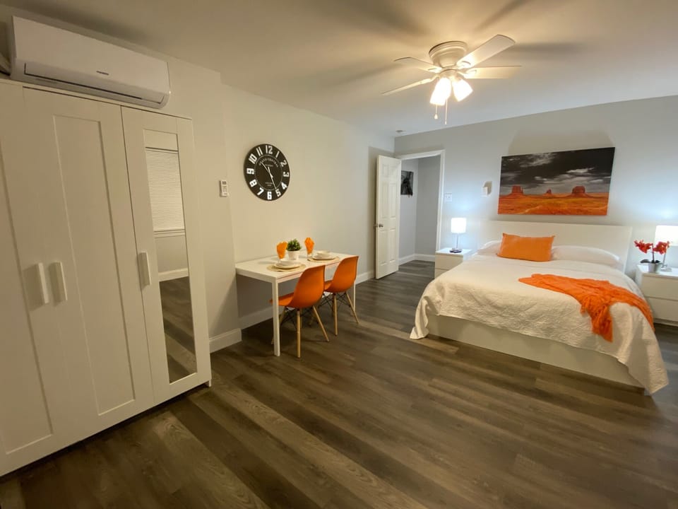 studio with queen Bed