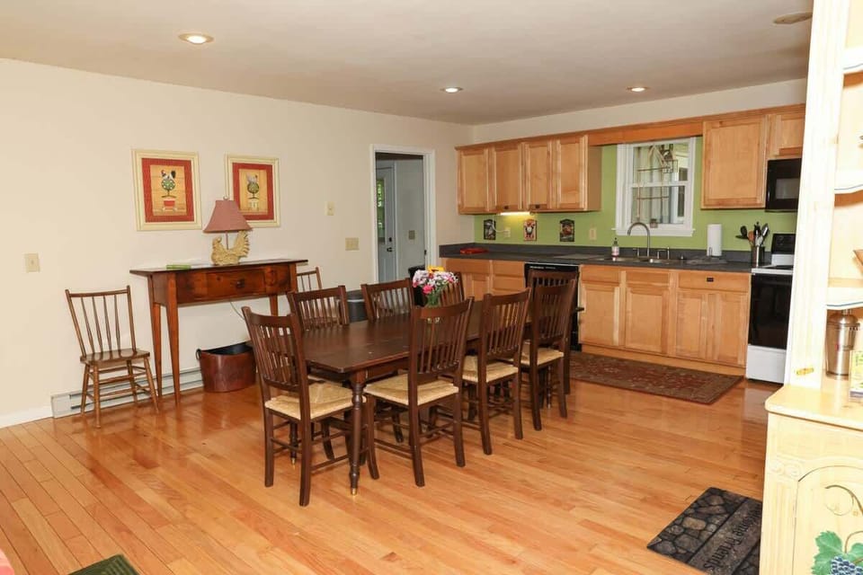 Kitchen/Dining Area
