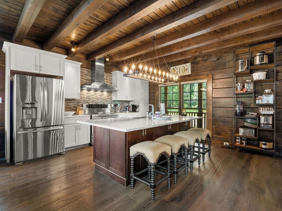 Kitchen Bar and Ceiling