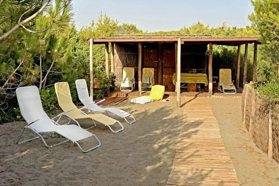 Balcony / Terrace / Patio, Building Exterior, Garden, Outdoor, Pool, Spring, Summer