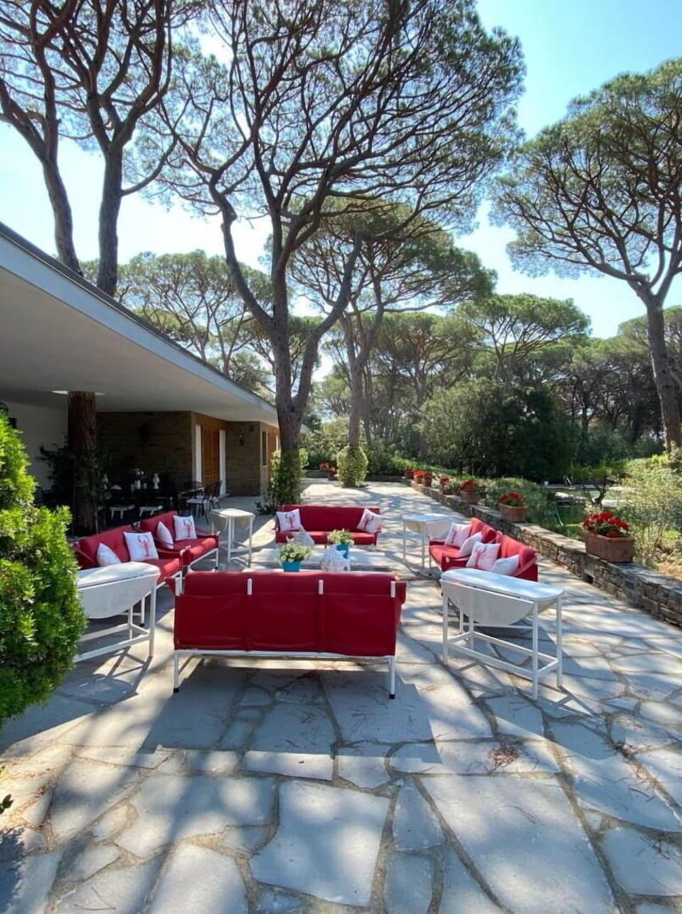 Building Exterior, Garden, Pool, Spring, Summer, Wellness