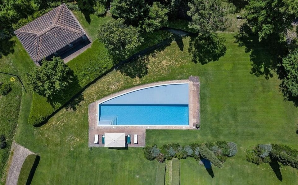 Amenities, Balcony / Terrace / Patio, Building Exterior, Garden, Hot Tub, Pool, Spring, Summer, Wellness
