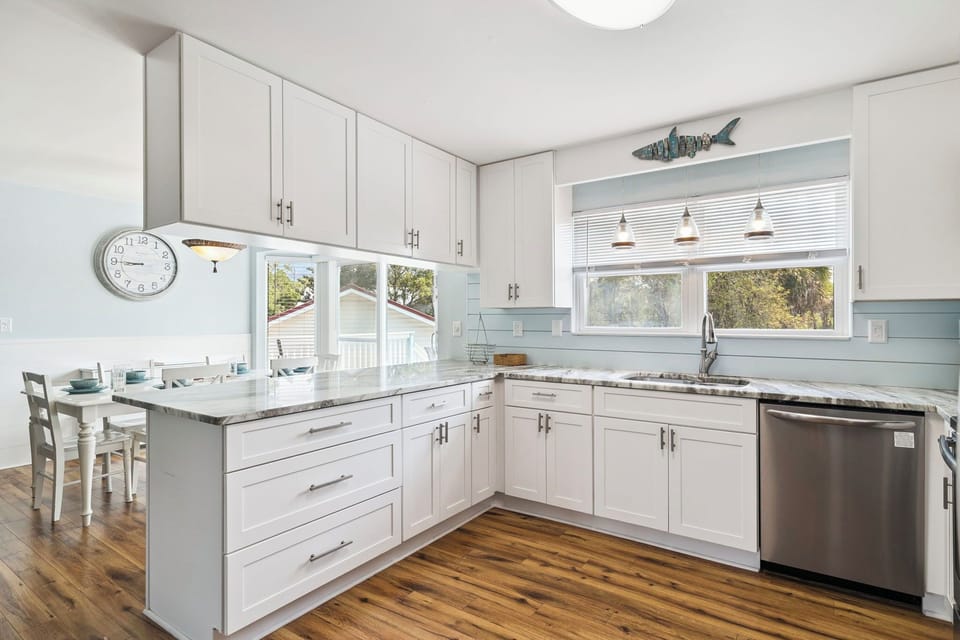 Ample Counter Space for Prepping Meals