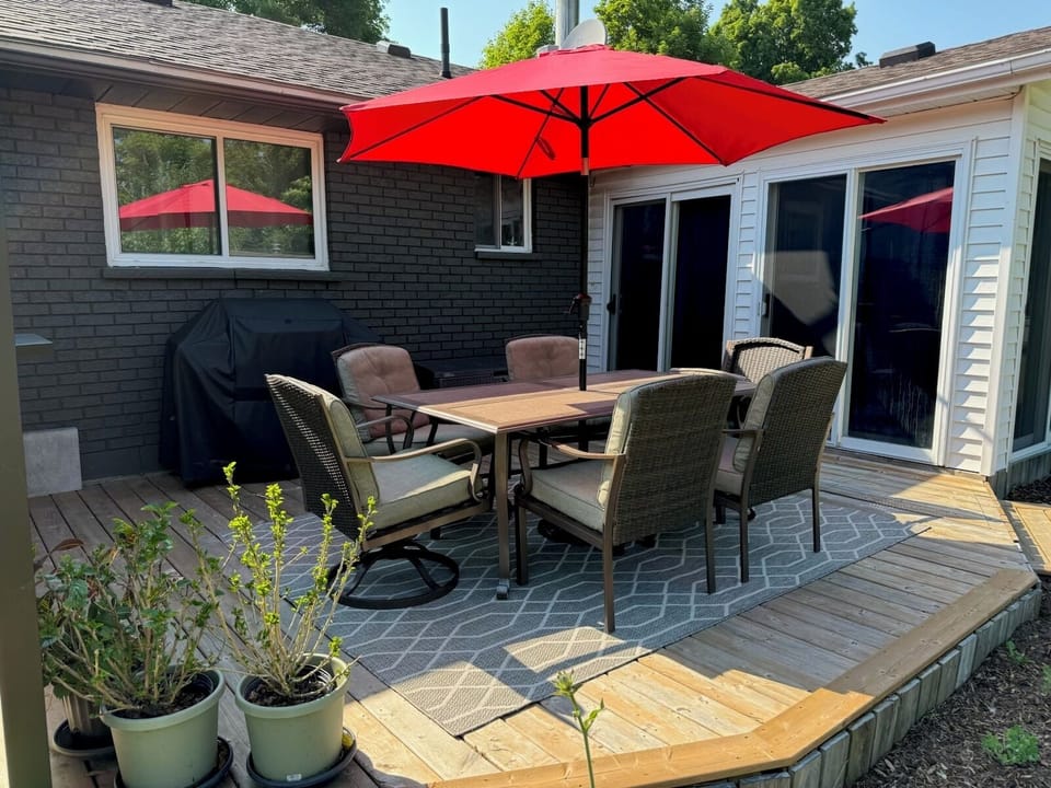 Private back deck with table & chairs for 6 people. Additional chairs in shed