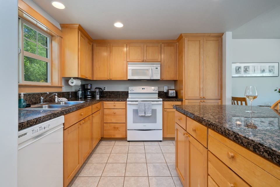 Kitchen3 - Fully equipped kitchen with breakfast bar, open to dining and living area with gas fireplace