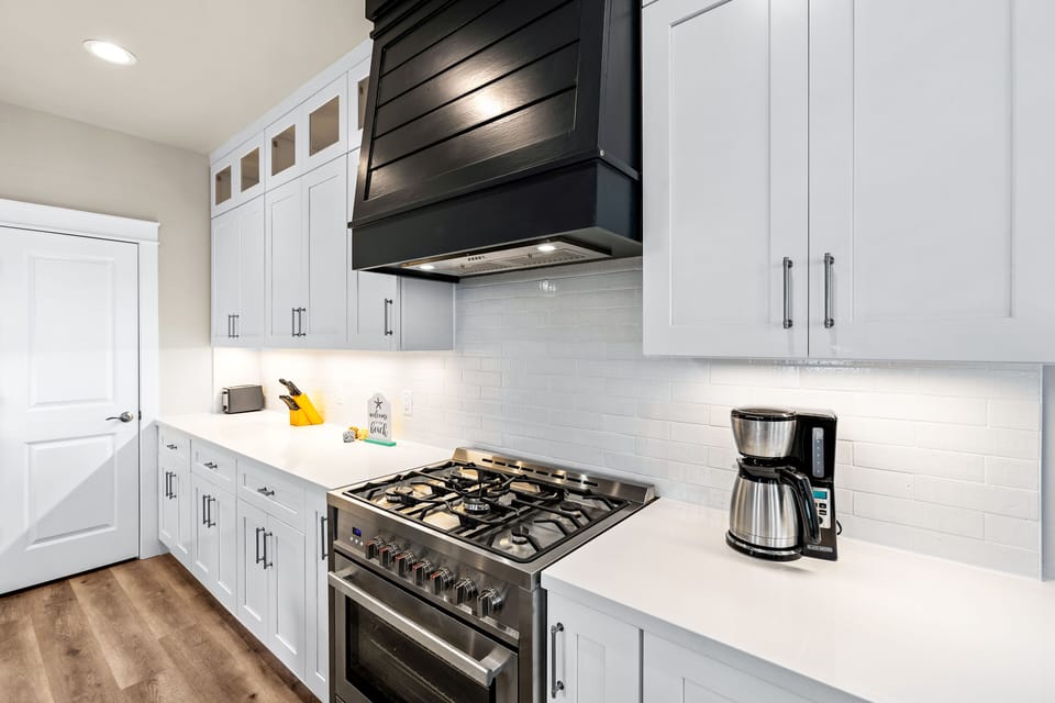 Prepare amazing meals in this gourmet kitchen with gas stove!