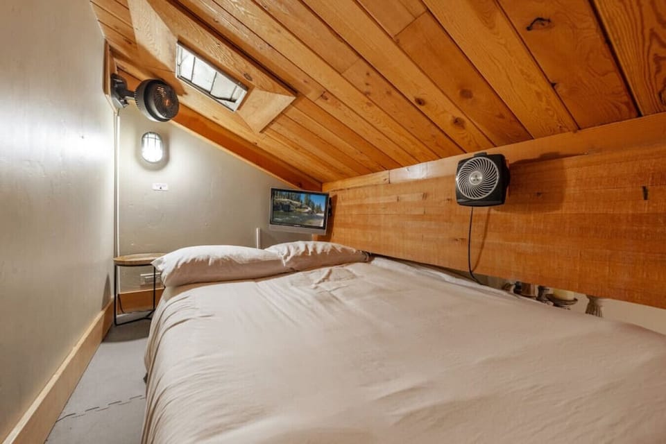 Condo 1: Sleeping nook with full size mattress