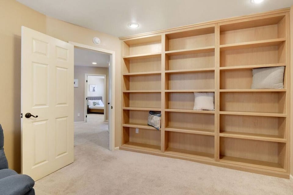 Another view off office/bedroom 4