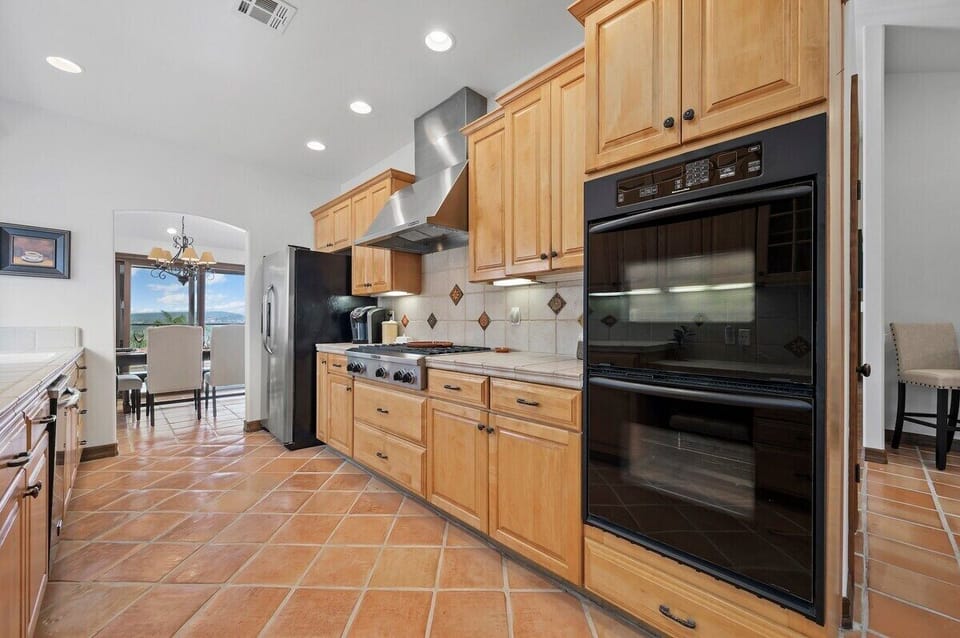 Fully-equipped kitchen