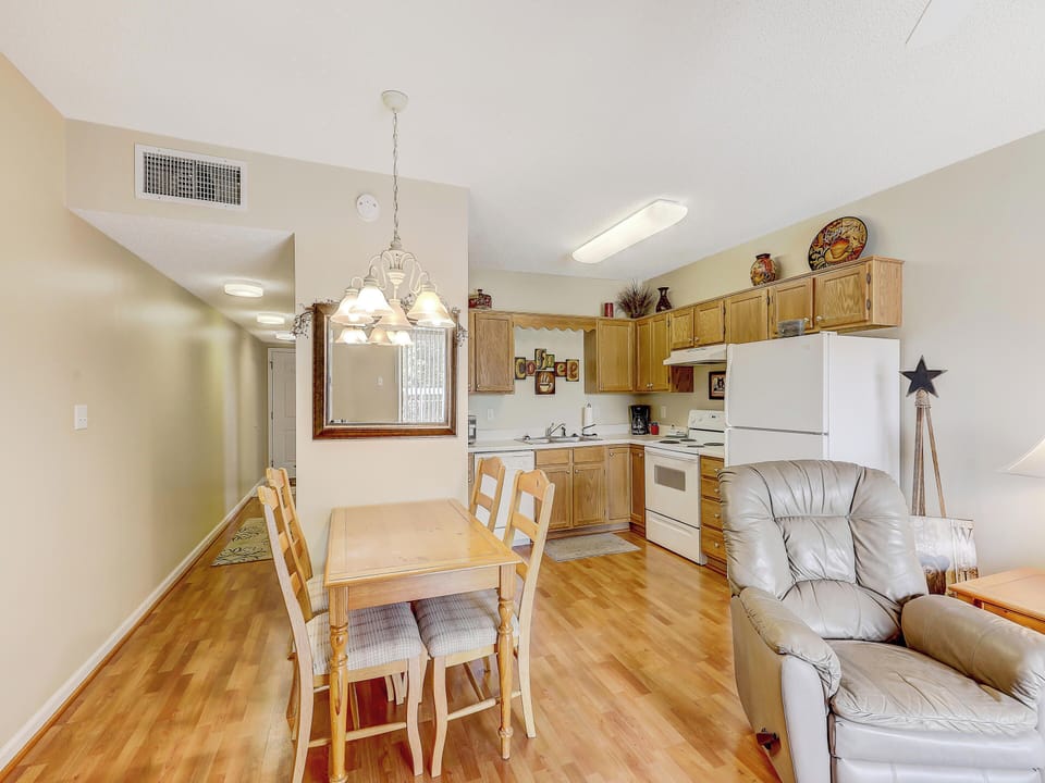 Dining Area - Seating for Four