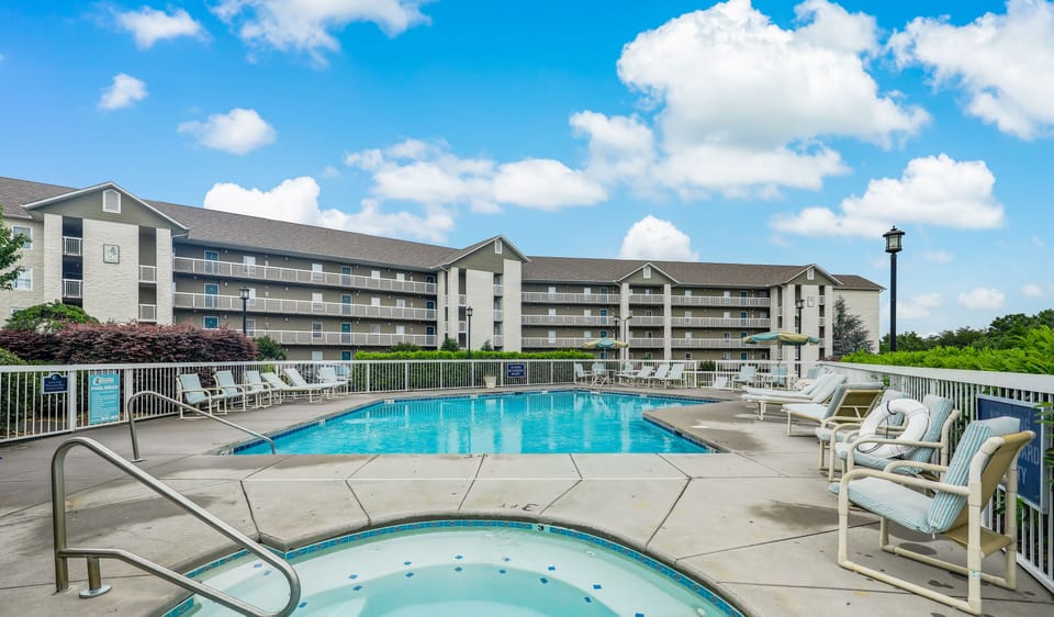 Whsipering Pines Resort Pool and Hot Tub