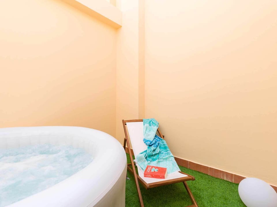 Indoor spa tub