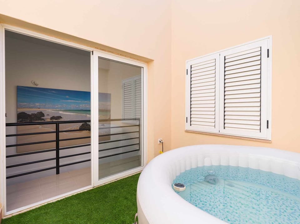Indoor spa tub