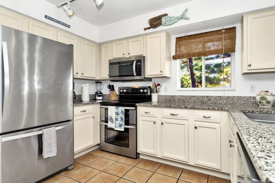 Fully-equipped for any cooking you'd like to do!