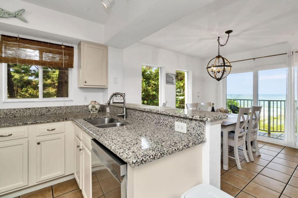 Granite/Stainless steel kitchen