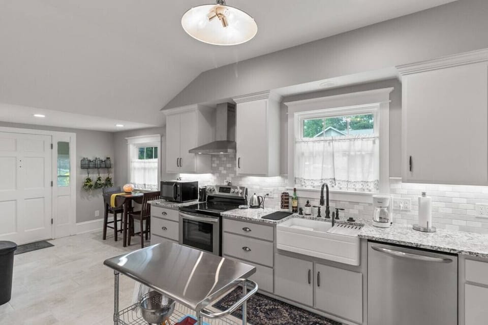 Stainless steel appliances and all your cooking essentials