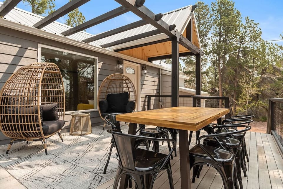 Inviting patio dining area designed to elevate your outdoor dining experience and create a perfect setting for eating meals and gatherings.