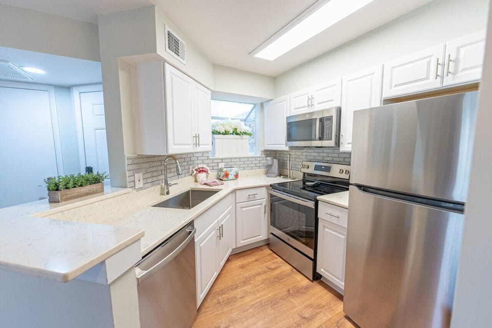 Full kitchen