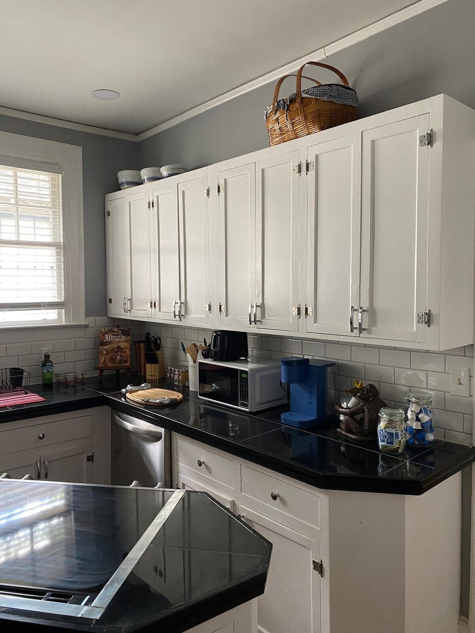 Your very own coffee bar awaits in this fully stocked kitchen!