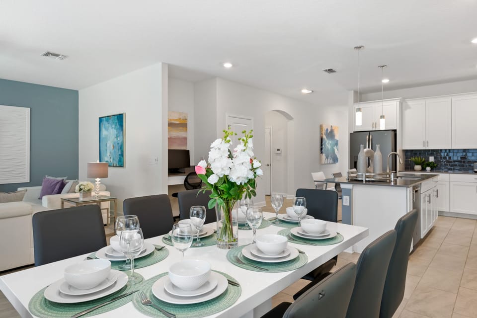 The house features open-concept spaces, ideal for spending time with friends and family.