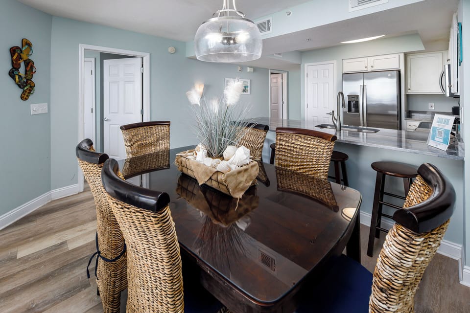 Dining area - A gorgeous dining set