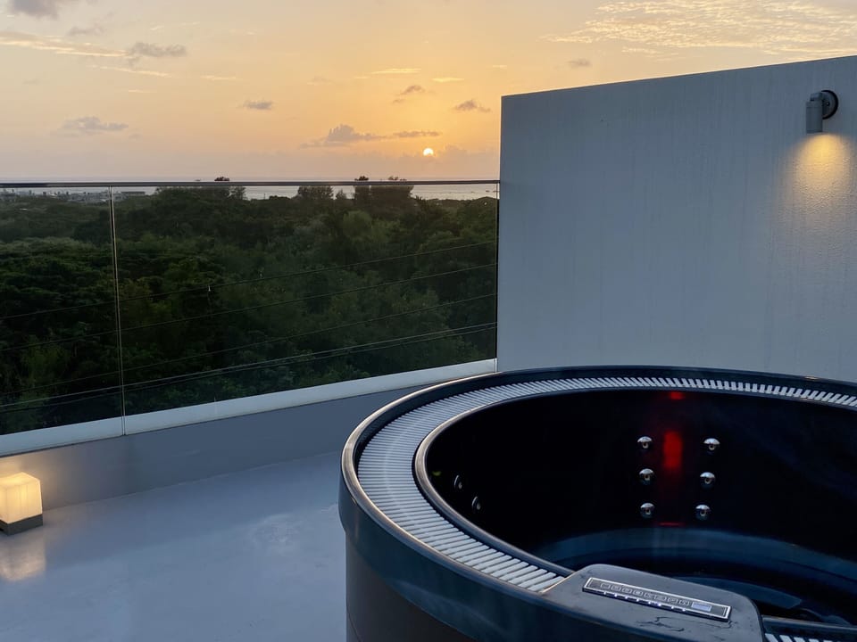 Outdoor spa tub
