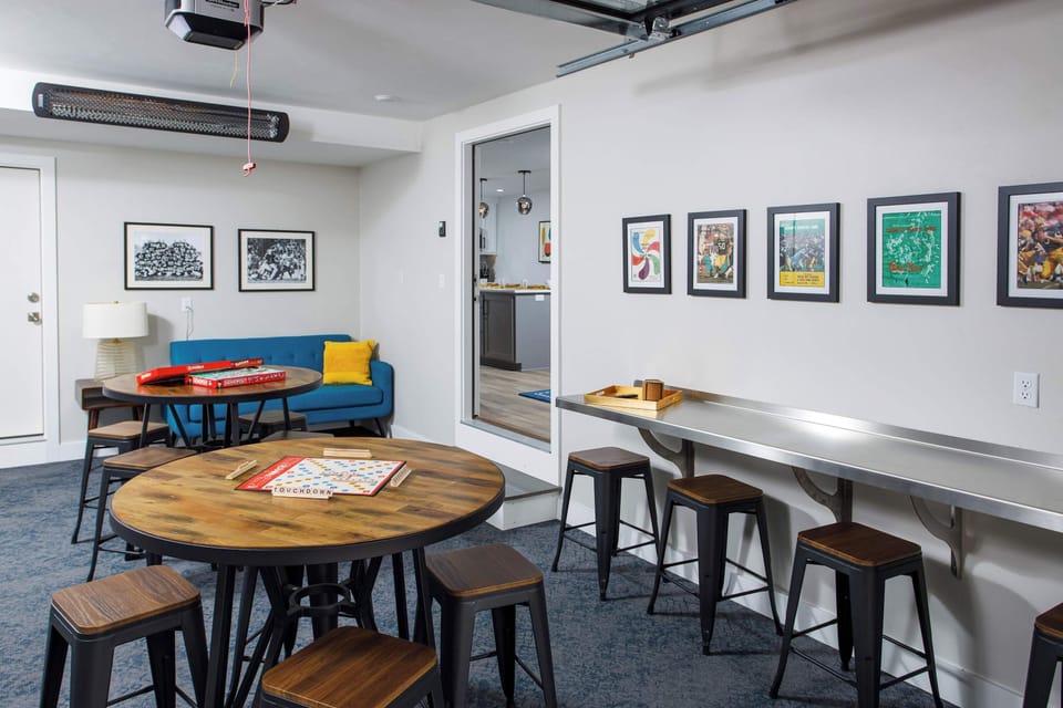 Party Garage with counter seating