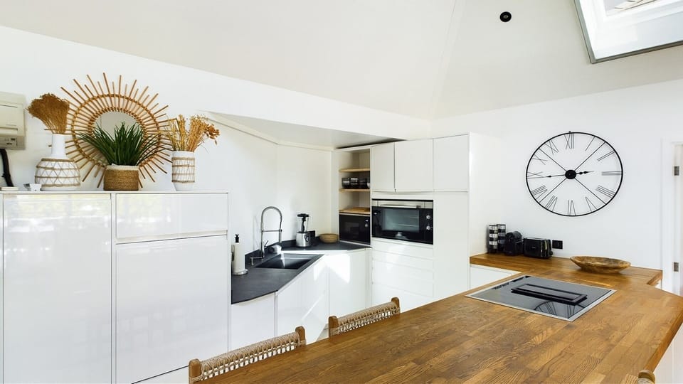 Kitchen & Dining Area: Fully equipped, gas cooker, blender, microwave, dishwasher, Nespresso coffee 