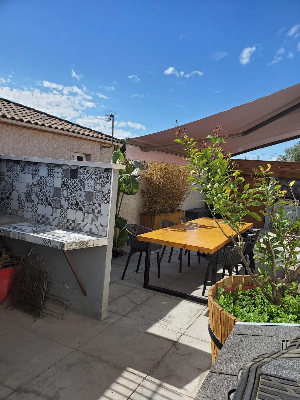 Outdoor dining