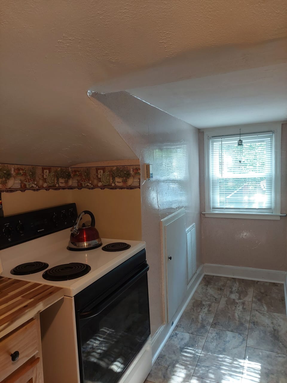 Expect to soon have table & stools in breakfast nook.