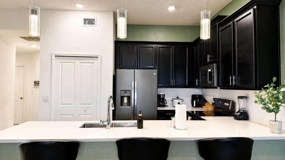 barra cocina y sillas