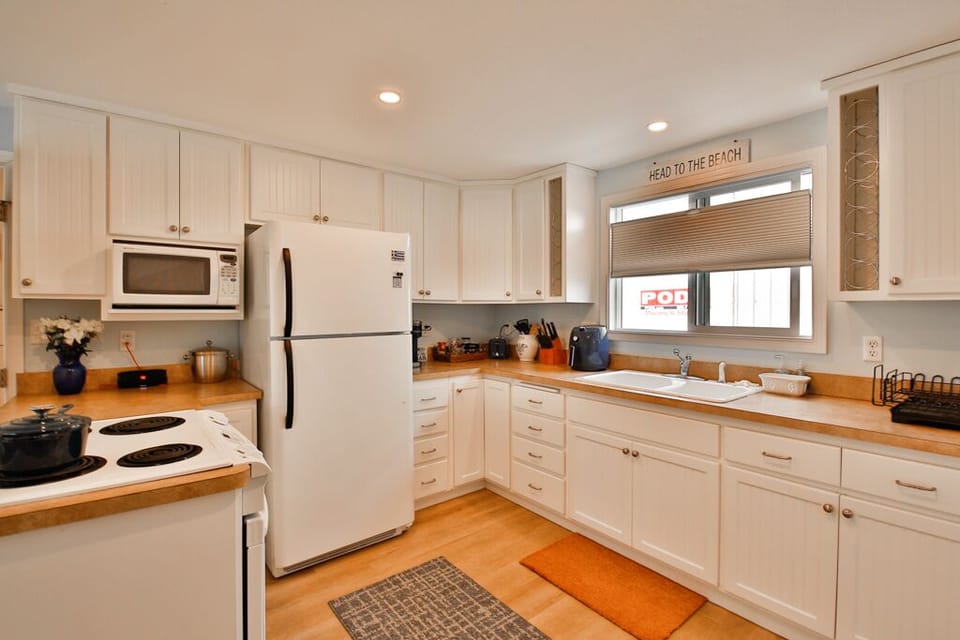 Kitchen with air fryer and keurig, no dishwasher