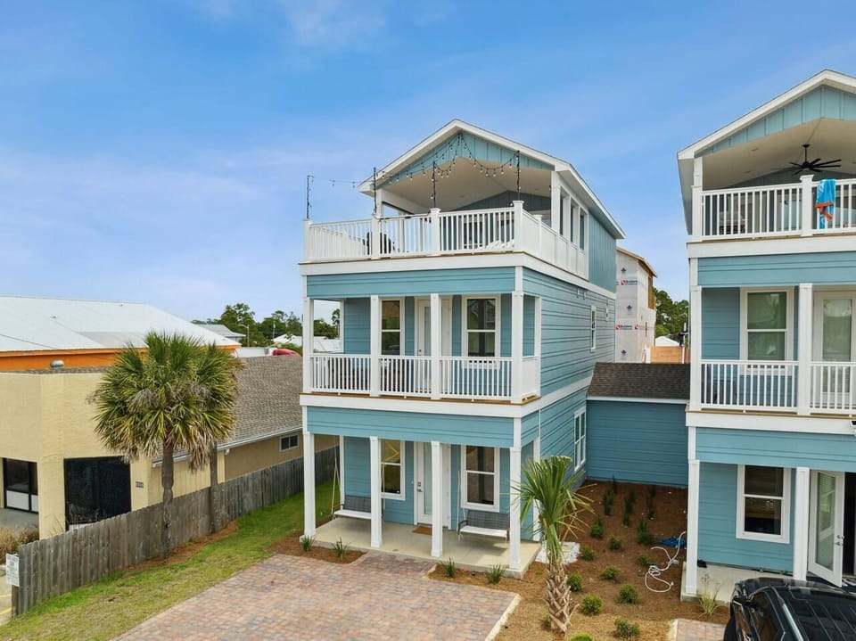 Front view of the home.