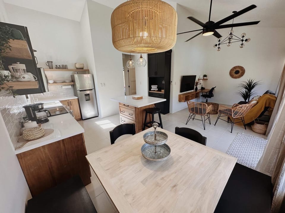 Dining Area accommodates up to 6 guests