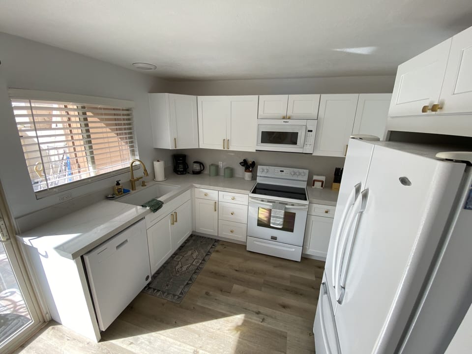 Brand new kitchen renovated in 2023