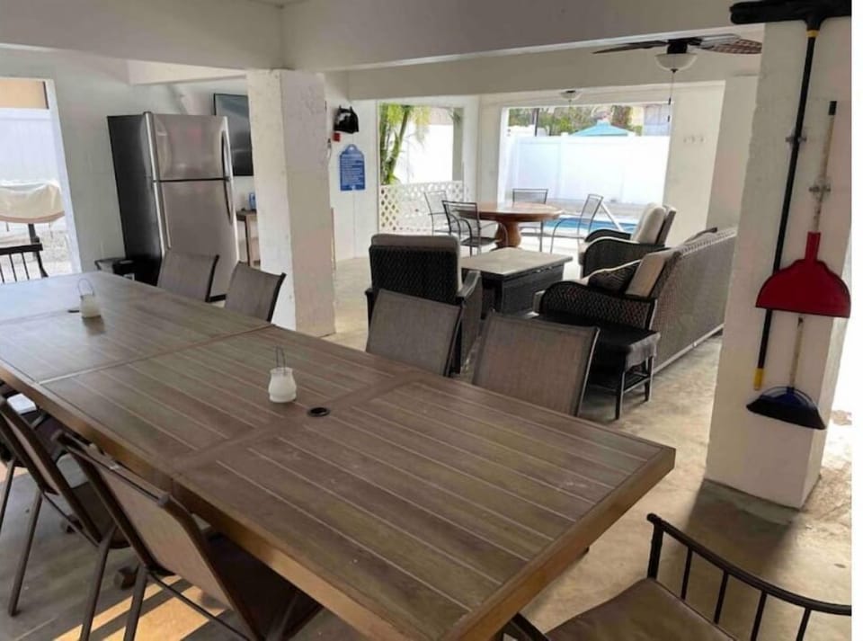 Outdoor dining