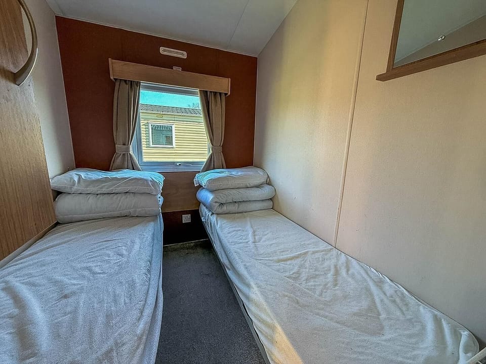 Whether you're seeking last-minute family holidays or relaxing weekend getaways, Southview Holiday Park Skegness is the ideal destination for a staycation in Skegness, Lincolnshire, United Kingdom, complete with comfortable bedrooms in a caravan.