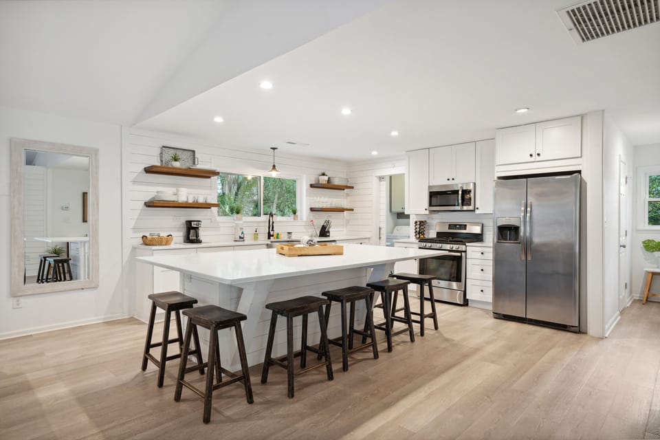 Spacious Kitchen with Ample Seating