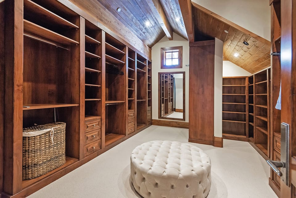 Primary Suite - Walk-in Closet