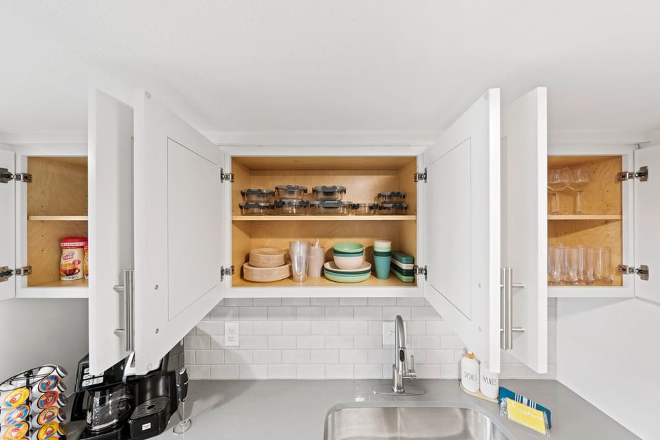 Fully stocked kitchen!