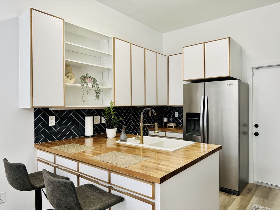Plenty of counter space in kitchen!